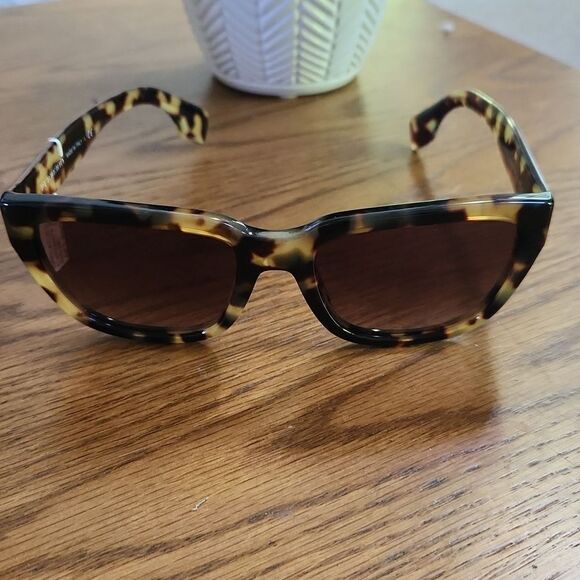 Burberry Tortoise Shell Sunglasses - Picture 1 of 6